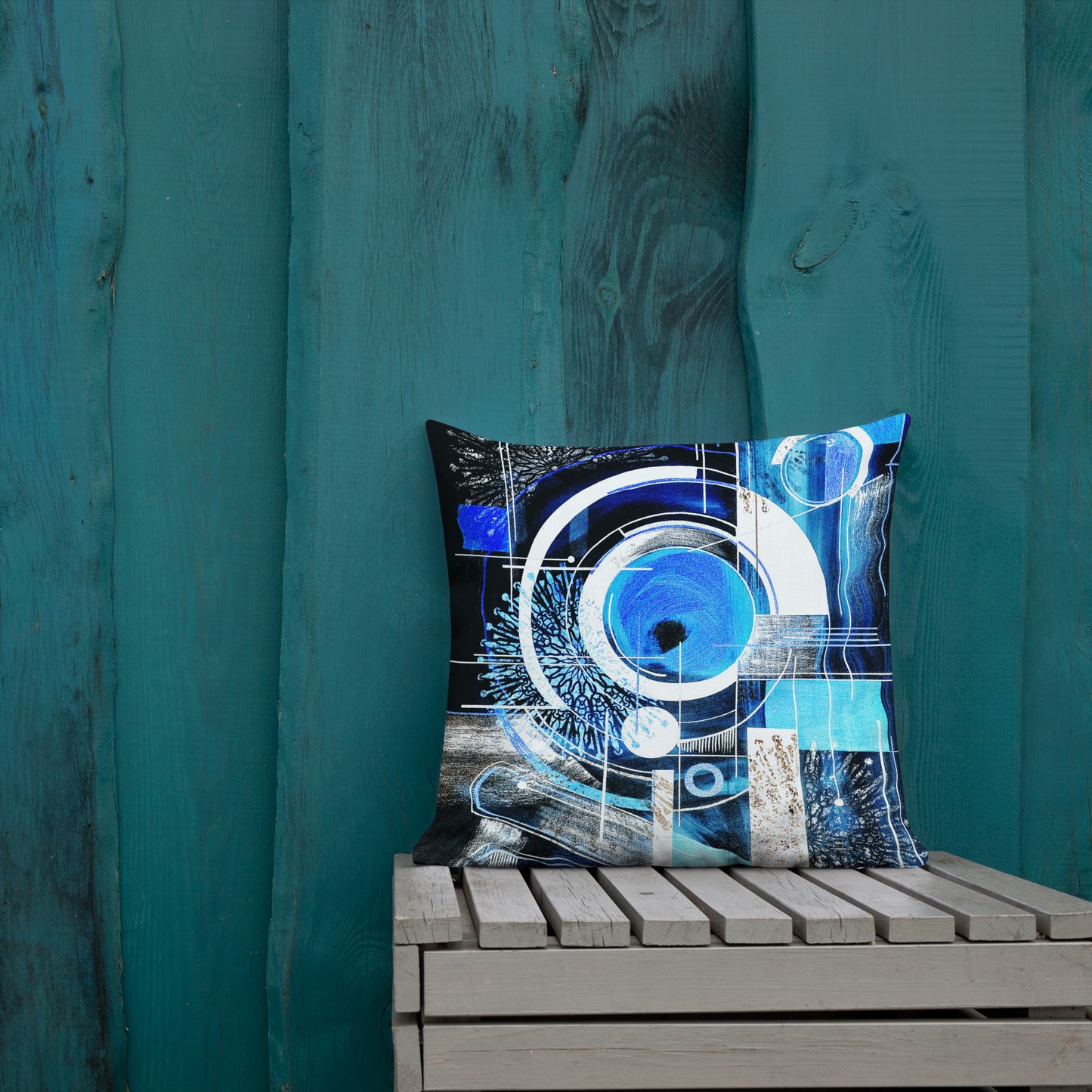 Cuscino nero e blu con stampa grafica astratta in stile moderno