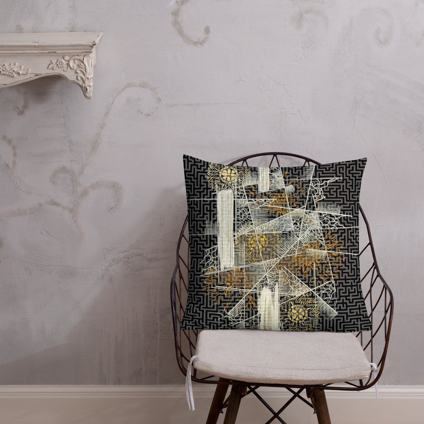 Cuscino elegante con stampa grafica astratta, ideale per ambienti minimal.